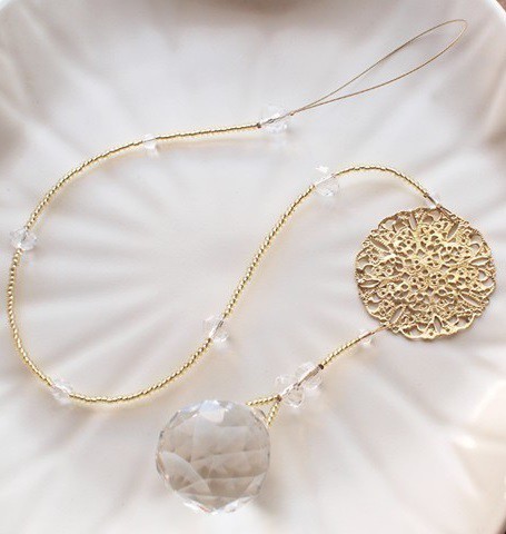 1Rの間仕切りにも！サンキャッチャーで光を飾ろう